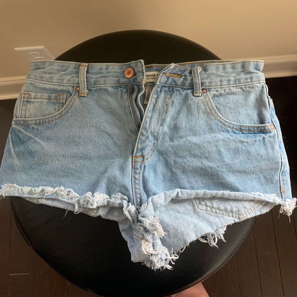 Jean booty shorts